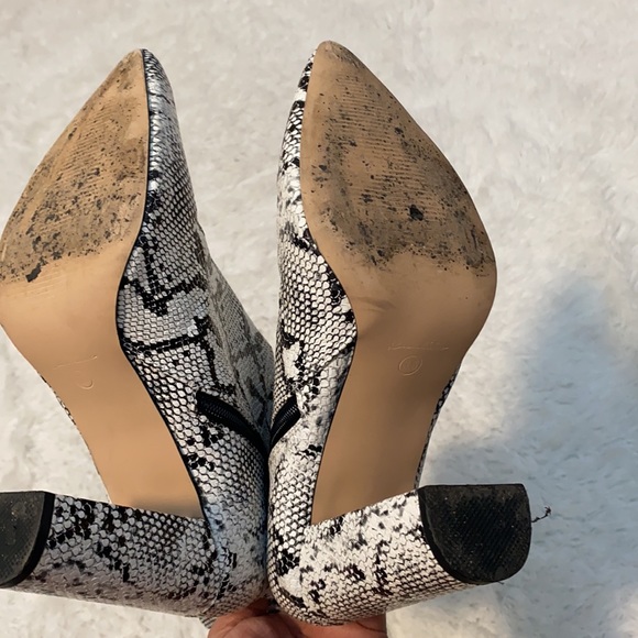 Rumbidza Pointy Toe Calf Height Boot - Picture 5 of 6